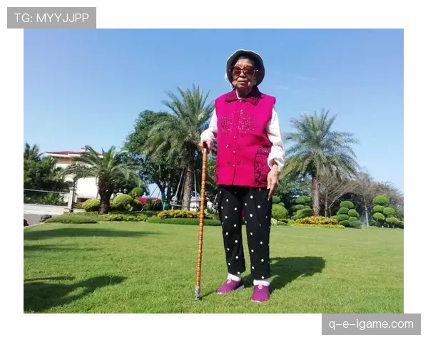 上海海港夺冠瞬间点燃荣耀时刻，经典画面唤起球迷深情回忆