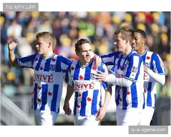 阿贾克斯荷甲竞争力明显下滑，对其竞争格局带来变化，当前赛季表现受限